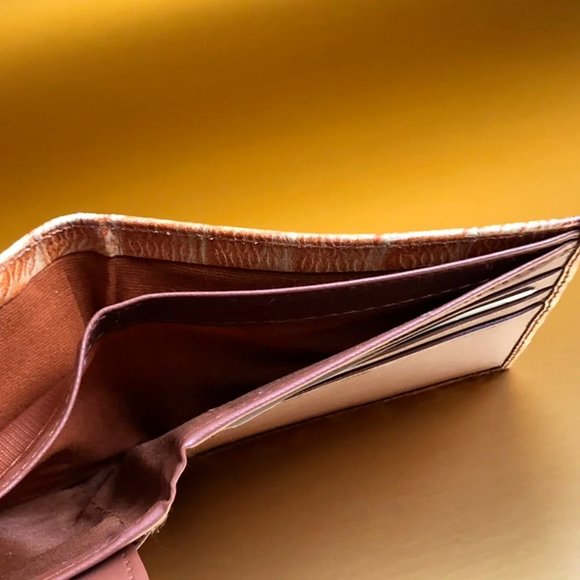 Men's Genuine Leather Bifold Crocodile Embossed Wallet - Picture 6 of 6